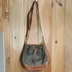 🐞 Christian Genuine Leather Made in Italy Bucket Crossbody/ Shoulder Bag